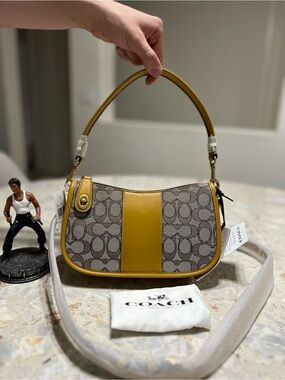 ‼️Last one NWT Coach Swinger In Signature Jacquard